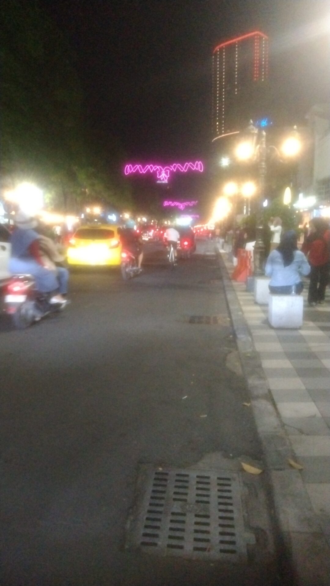 Warga Acungi Jempol Pemkot Surabaya: Prioritas Penataan Jukir Jalan Tunjungan