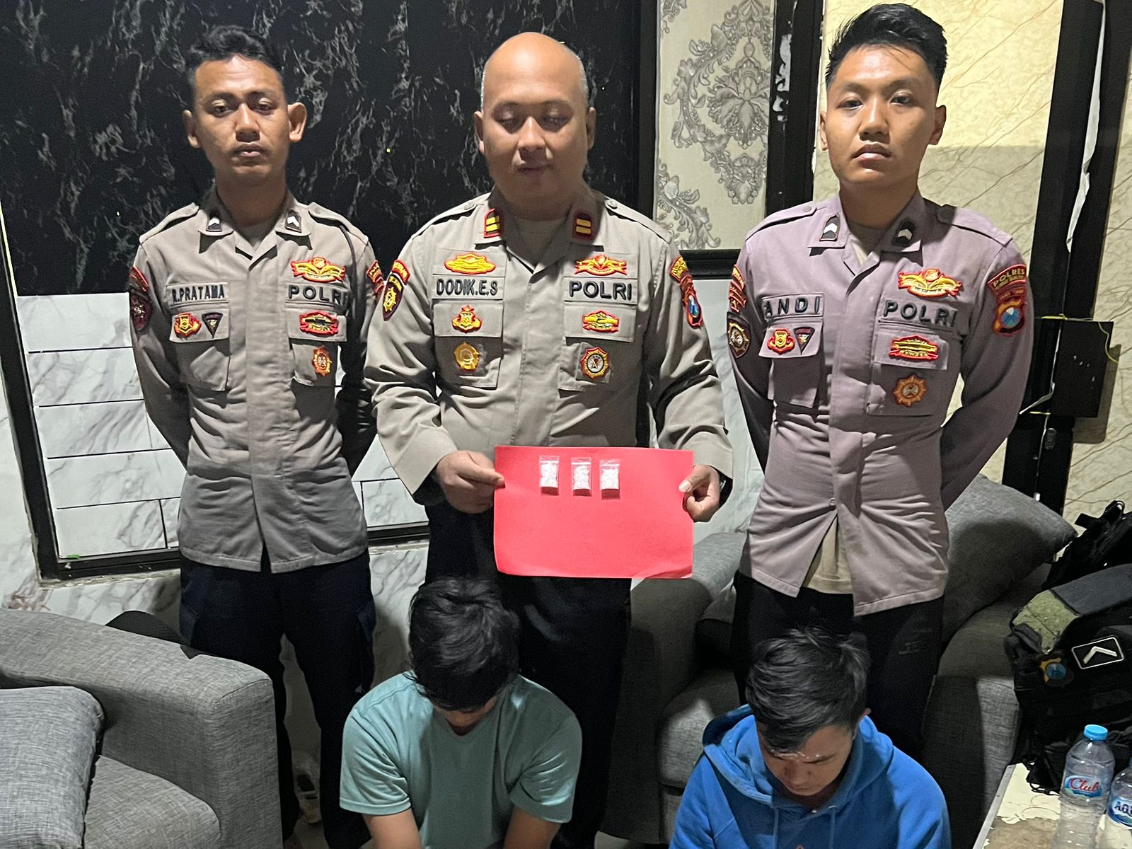 Keterangan Gambar: Patroli Perintis Presisi Polres Tanjung Perak Amankan Dua Pemuda Pembawa Sabu saat Cegah Tawuran