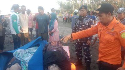 Keterangan Foto: Gerak Cepat Prajurit Lanal Banyuwangi Koarmada II Dalam Pencarian Korban KMP Tunu Pratama Jaya Yang Tenggelam Di Selat Bali