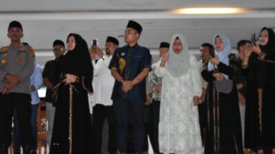 Keterangan Gambar: WaliKota Langsa Menyambut Secara Langsung Kepulangan Jama'ah Haji Kloter 7 Asal Kota Langsa.