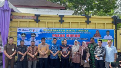 Keterangan Gambar: Walikota Langsa Kunjungi Gelar Pasar Murah Pemerintah Kota di Lapangan Merdeka Langsa