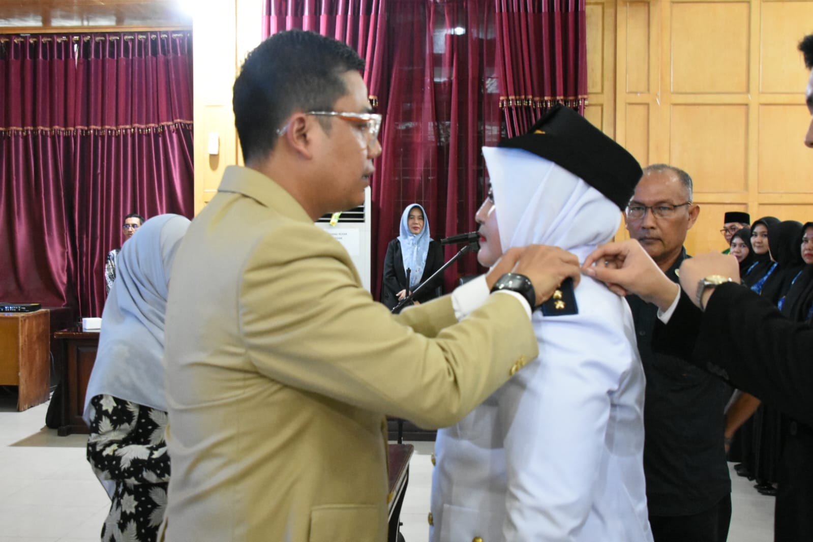 Keterangan Gambar: Walikota Langsa Lantik Camat Langsa Kota dan Kukuhkan 71 Pejabat eselon III dan IV