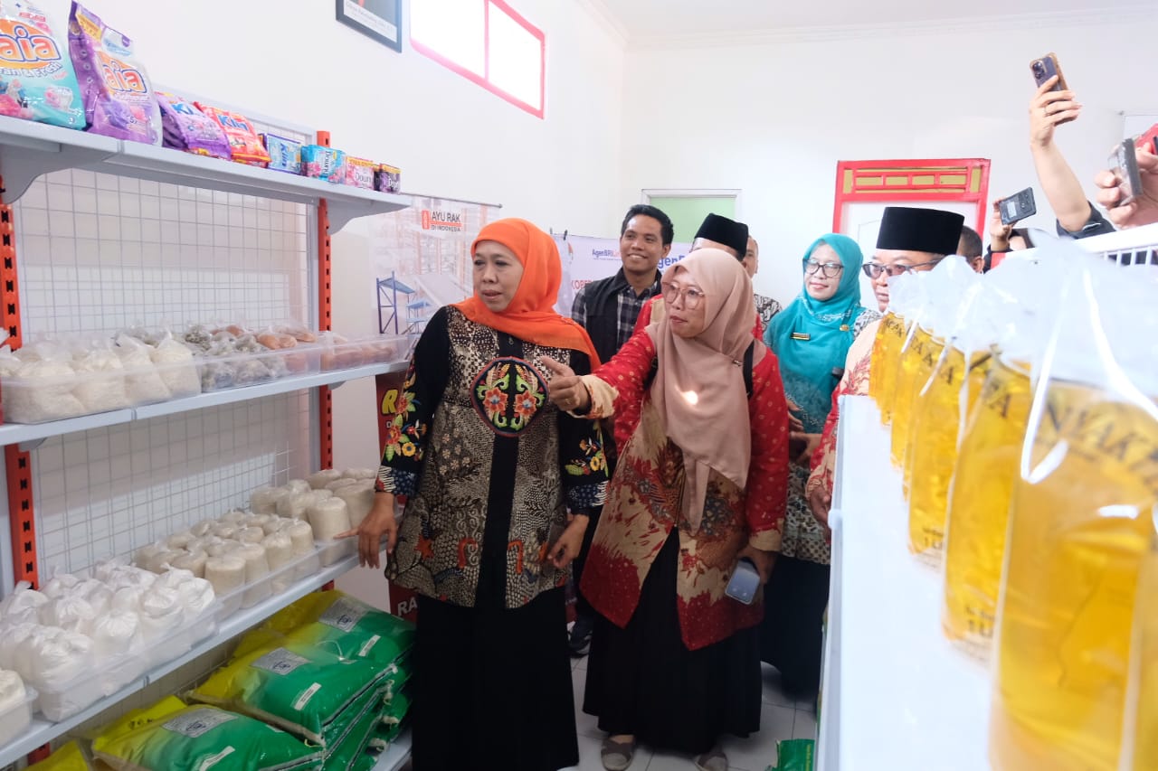 Gubernur Jawa Timur Khofifah Indarparawansa Kunjungi Kesiapan Koperasi Merah Putih Desa Kupang Jabon