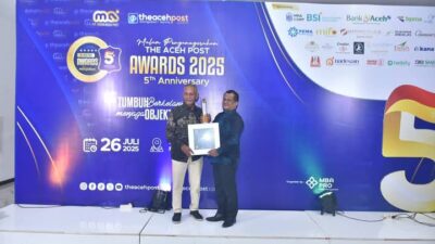 Keterangan Gambar: Kabupaten Aceh Tamiang yang diwakili Wabup Ismail SE. I Terima The Aceh Post Awards 2025 Katagori Kepala Daerah Inspiratif