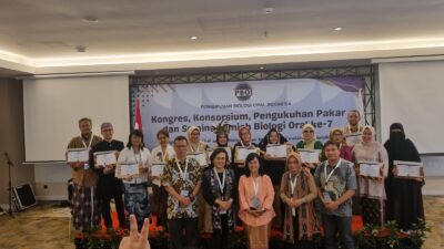 Dekan FKG UHT Dikukuhkan sebagai Pakar Biologi Oral dalam Kongres Nasional di Padang