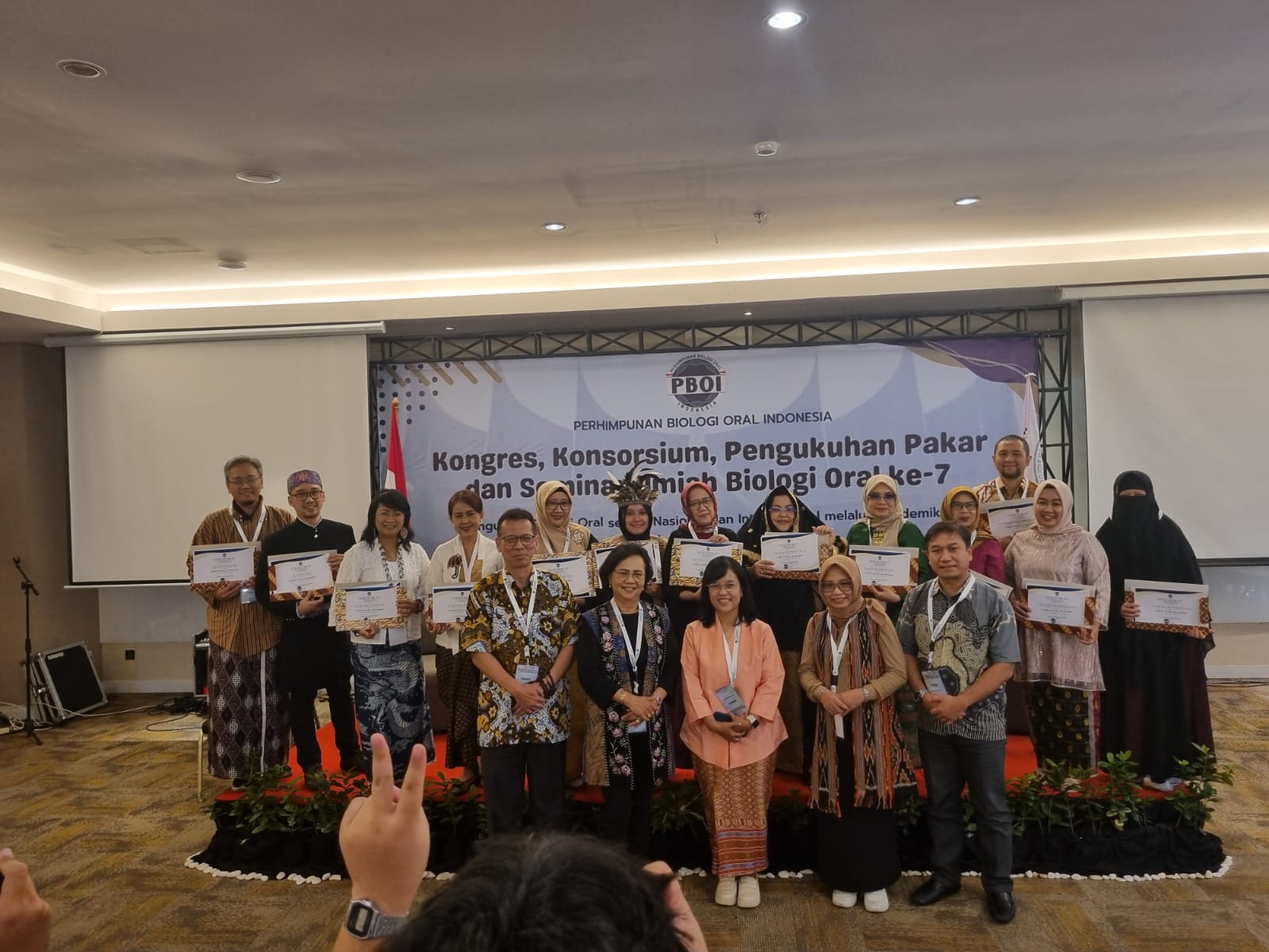 Dekan FKG UHT Dikukuhkan sebagai Pakar Biologi Oral dalam Kongres Nasional di Padang