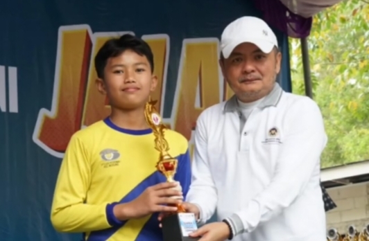 Wakil Bupati Bangkalan, Moh. Fauzan Ja’far, saat menghadiri kegiatan Jalan Sehat Famasi MBG Tahun 2025