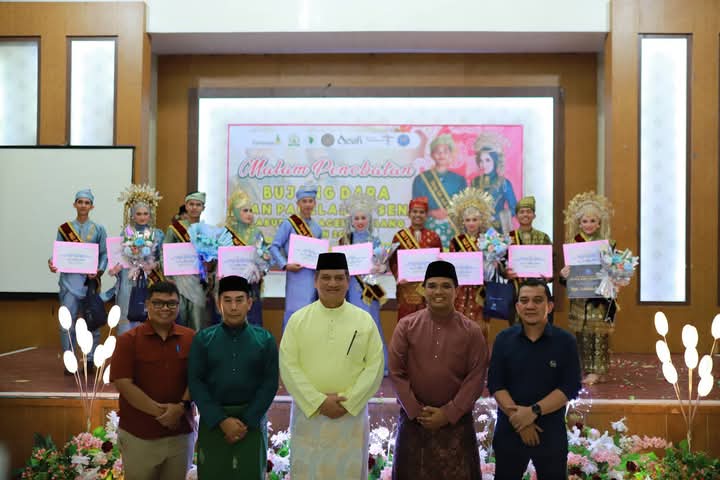Keterangan Gambar: Bupati Armia Nobatkan Bujang Dara Aceh Tamiang Tahun 2025