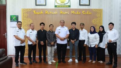 Keterangan Gambar: Bupati Armia Lepas Tiga Putra Terbaik Aceh Tamiang Yang Mewakili Aceh Dalam Paduan Suara GBN
