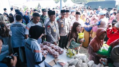 Polres Jombang Kolaborasi Dengan Bulog dan Disdagrin, Gelar Bazar Gerakan Pangan Murah Untuk Masyarakat