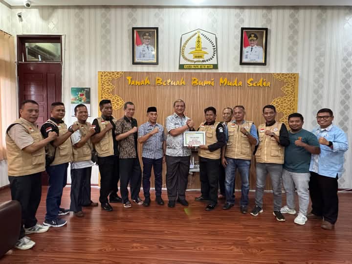 Keterangan Gambar: Bupati Armia Bahas Masa Depan Daerah Bersama SWI