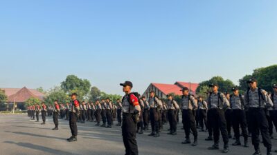 Serasa di Akademi Internasional, Komando 'Roll Call Begin!' Menggema di Apel Siswa Bintara SPN Polda Jatim