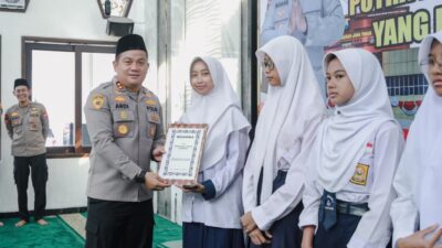 Kapolres Jombang Berikan Beasiswa kepada Putra-Putri Pegawai Negeri Pada Polri yang Berprestasi