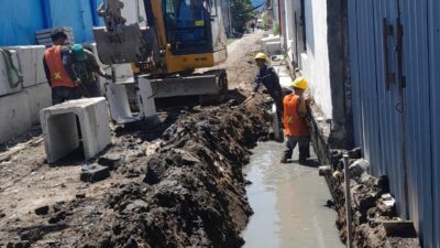Keterangan Gambar: Tidak ada Dewatering untuk ngompa air u-ditch tetap di pasang meski ada genangan air