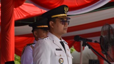 Keterangan Gambar: Walikota Langsa Jeffry Sentana S Putra, SE, yang bertindak sebagai Inspektur Upacara