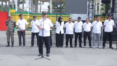 Keterangan Gambar: Bupati Aceh Tamiang, Irjen. Pol (Purn) Drs. Armia Pahmi, MH pimpin Apel Siaga