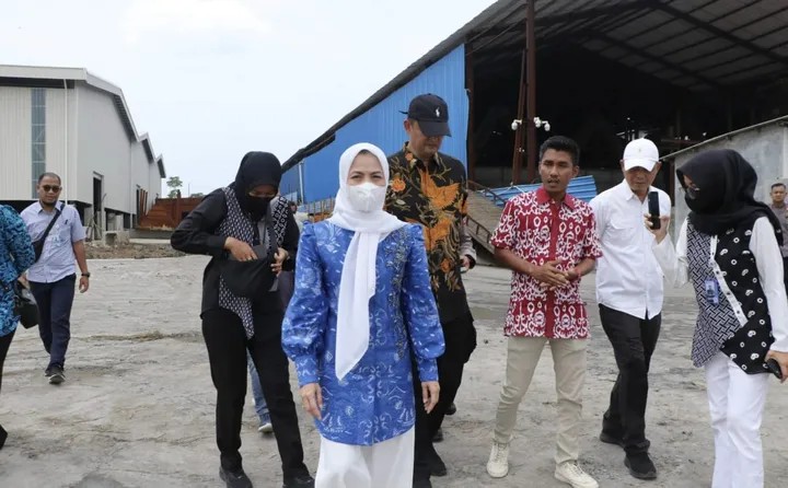 Keterangan Gambar: Bupati Serang, Ratu Zakiah, melakukan inspeksi mendadak (sidak)