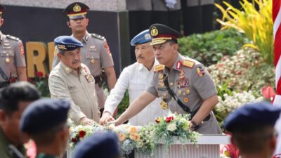 Keterangan Gambar: Kapolri Jenderal Polisi Listyo Sigit Prabowo meresmikan Patung Pahlawan Nasional