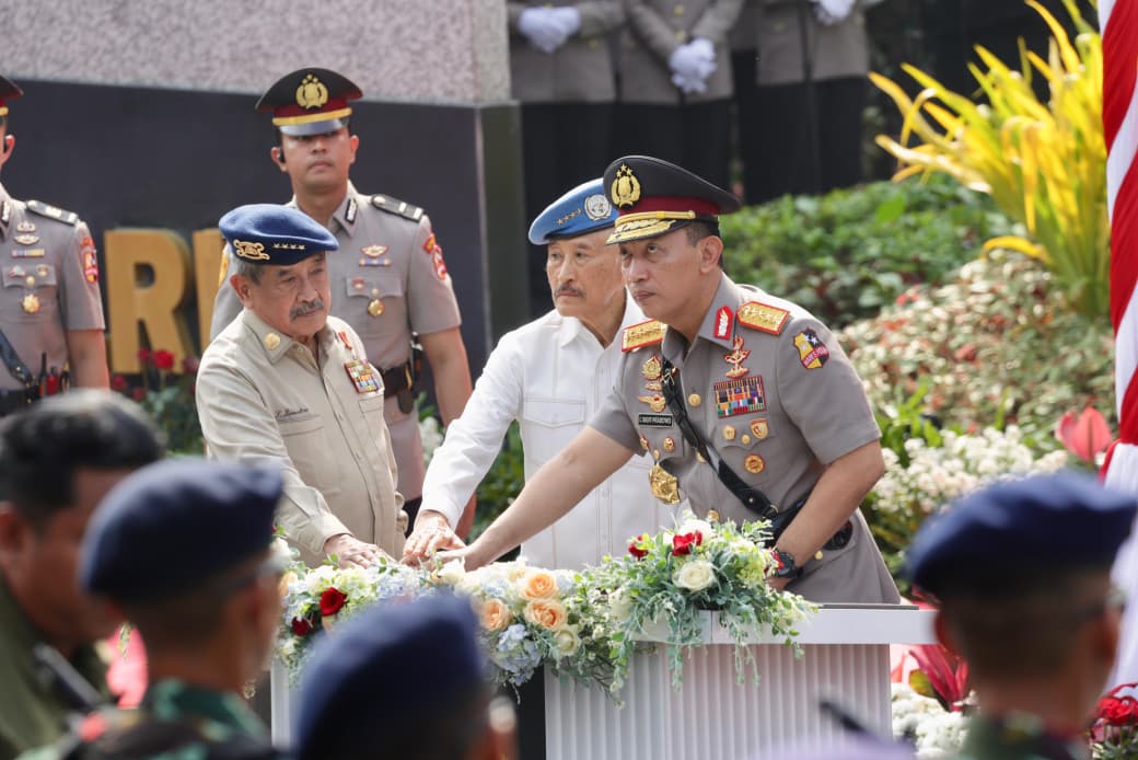 Keterangan Gambar: Kapolri Jenderal Polisi Listyo Sigit Prabowo meresmikan Patung Pahlawan Nasional