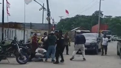 Keterangan Gambar: STOP! Wartawan dan Staf Menteri LH Dikroyok Oknum di PT Genesis