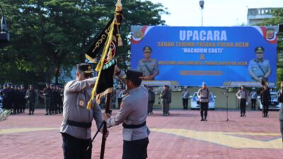 Keterangan Gambar: Brigjen Marzuki Ali Basyah dan Irjen Achmad Kartiko Serah Terima Pataka Machdum Sakti