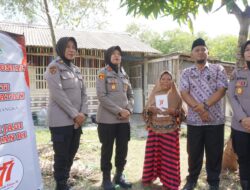 Polwan Polres Bangkalan Gelar Bakti Sosial, Bagikan Paket Bantuan kepada Warga Kurang Mampu