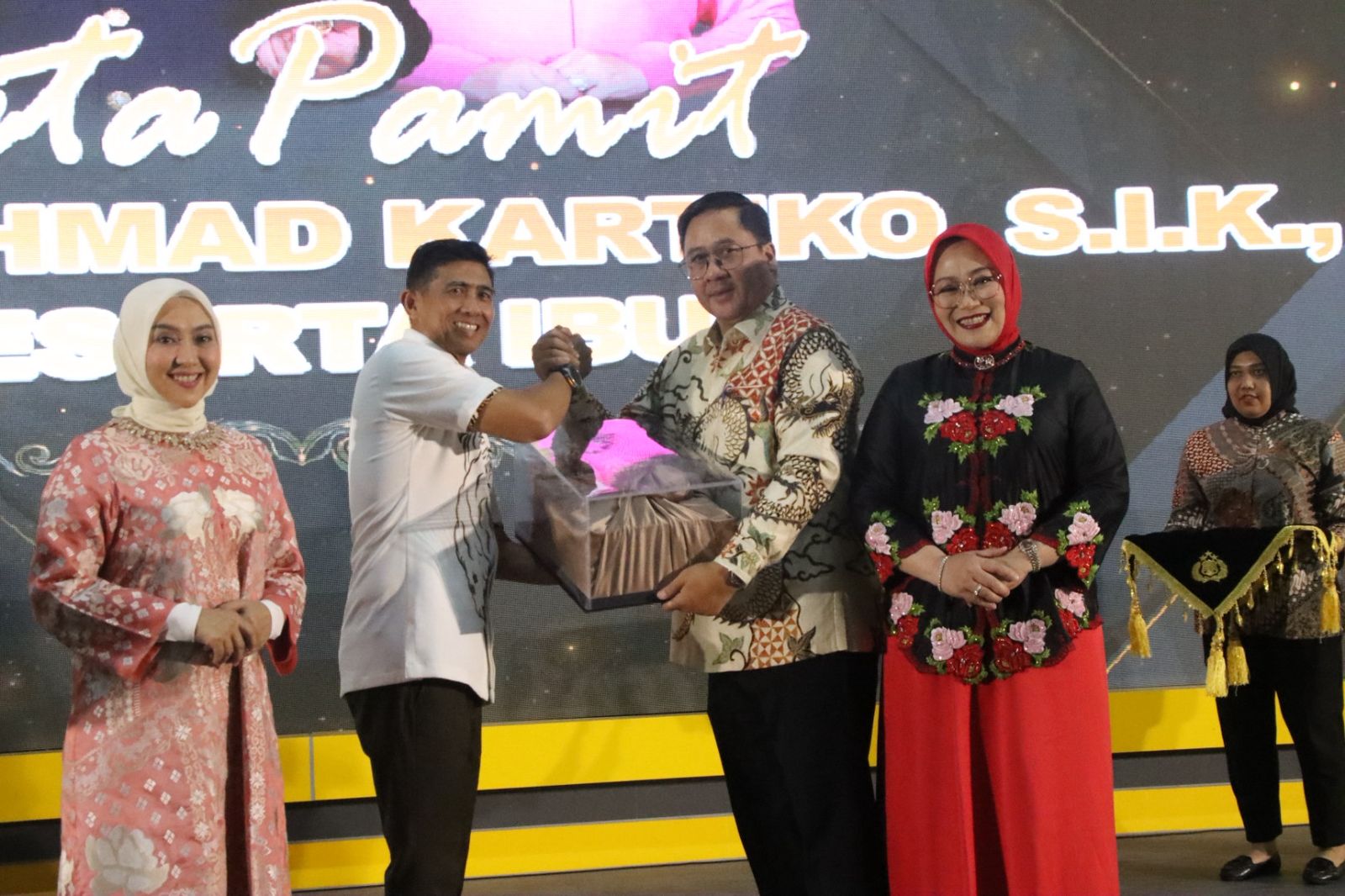Keterangan Gambar: Kapolda Aceh Brigjen Pol Marzuki Ali Basyah menyampaikan rasa hormat dan apresiasi kepada Irjen Pol Dr. Achmad Kartiko atas segala pengabdian
