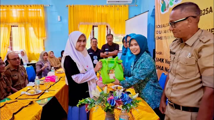 Keterangan Gambar: Mewakili Ketua TP-PKK Kabupaten Aceh Tamiang, Ny.Linda Ismail membuka Kegiatan Beragam Bergizi Seimbang dan Aman (B2SA),