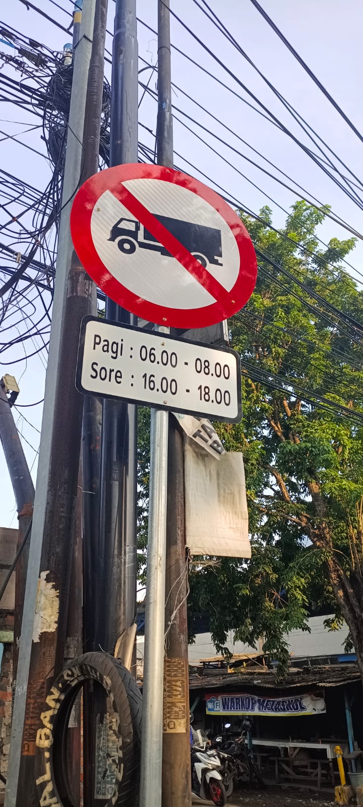 Keterangan Gambar: Warga Karangbong Desak Dishub Pasang Rambu Kelas Jalan