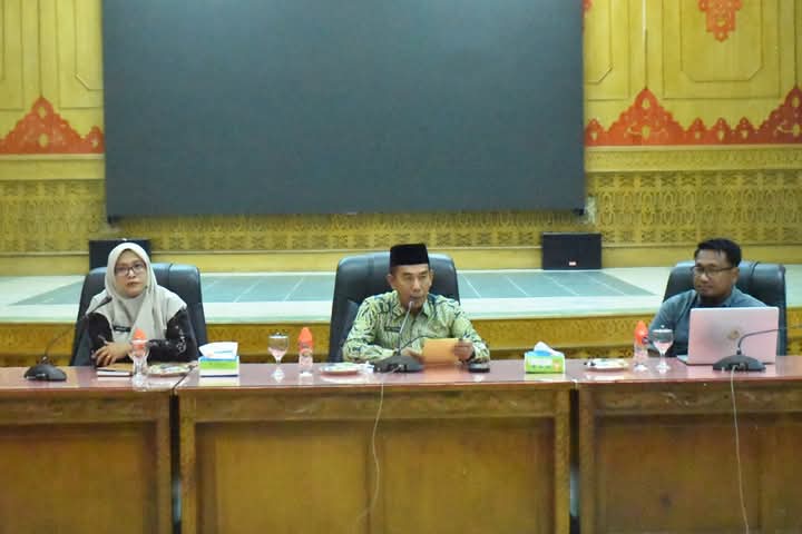 Keterangan Gambar: Plt. Sekretaris Daerah, Ir. Adi Darma, M.Si