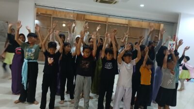 Keterangan Gambar: Pertunjukan teater anak Bengkel Muda Surabaya (BMS). ‎