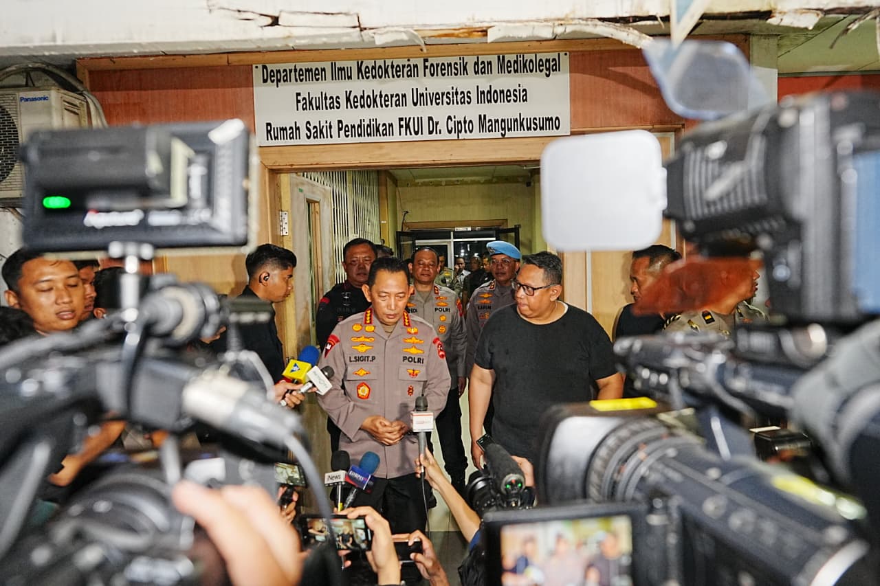 Keterangan Gambar: Kapolri Jenderal Listyo Sigit Prabowo menegaskan bahwa evaluasi menyeluruh akan dilakukan terhadap seluruh prosedur pengamanan aksi, menyusul insiden tewasnya seorang driver ojek online (ojol) berinisial AK yang tertabrak kendaraan taktis (rantis) Brimob saat aksi unjuk rasa