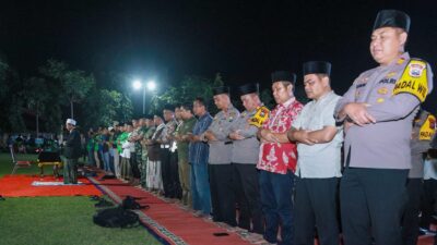 Polres Jombang Bersama Ratusan Driver Ojol Gelar Salat Gaib dan Doa Bersama Untuk Affan Kurniawan