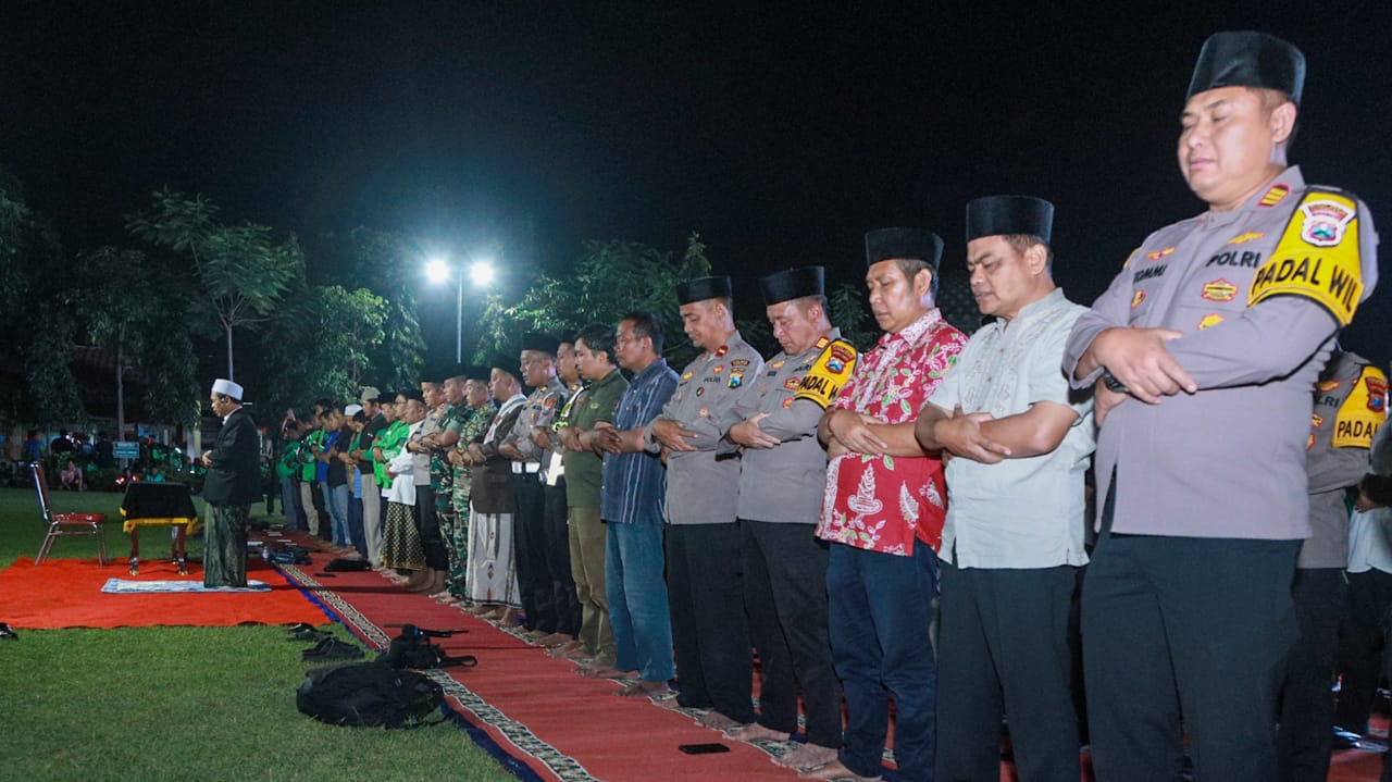 Polres Jombang Bersama Ratusan Driver Ojol Gelar Salat Gaib dan Doa Bersama Untuk Affan Kurniawan
