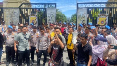 Keterangan Gambar: Kapolda Aceh Brigjen Pol Drs. Marzuki Ali Basyah, M.M., menyampaikan apresiasi kepada mahasiswa yang tergabung dalam Gerakan Solidaritas Rakyat Aceh