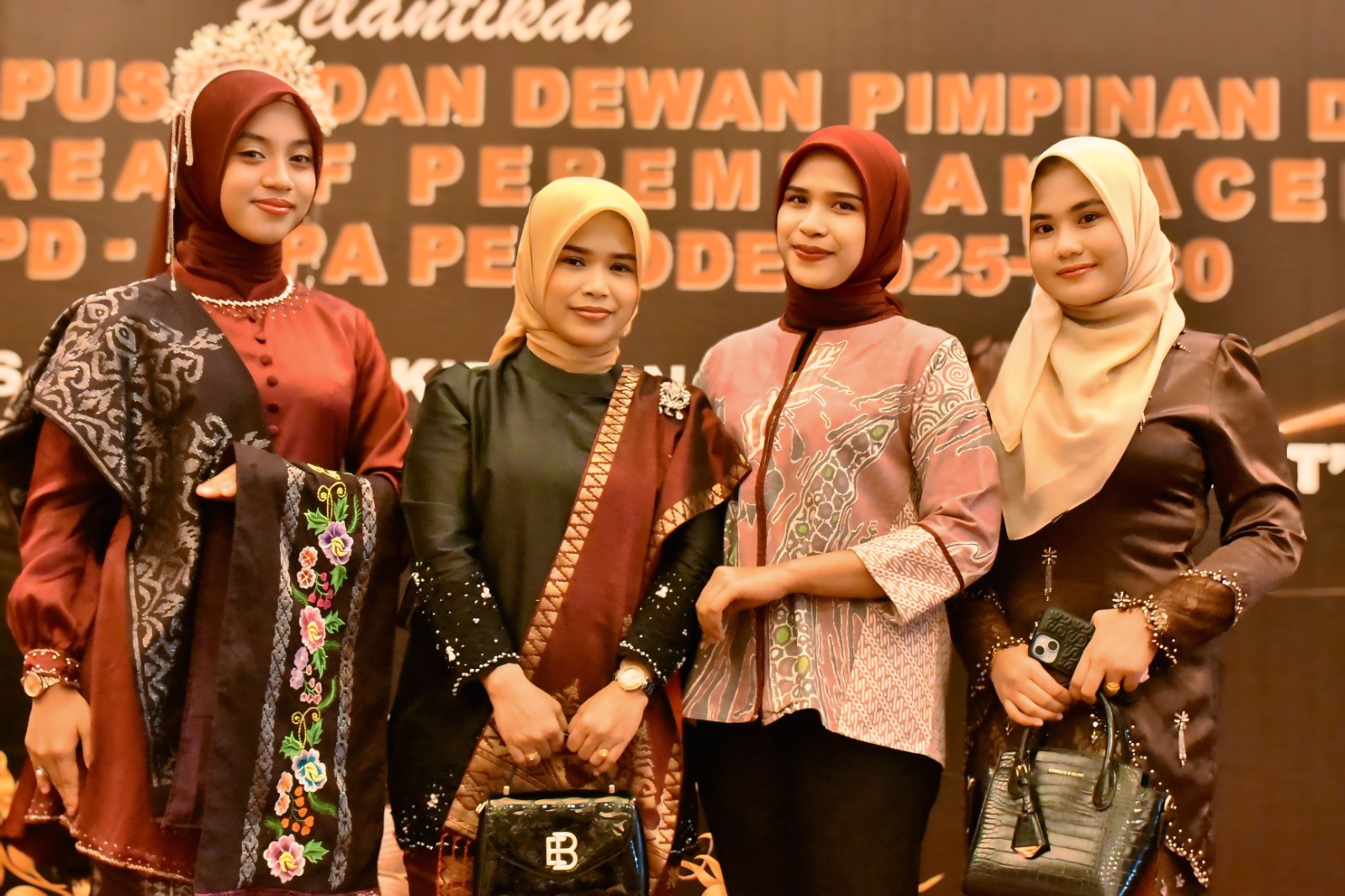 Keterangan Gambar:Ibu Wakil Bupati Aceh Tamiang, Ny. Lindawati Ismail