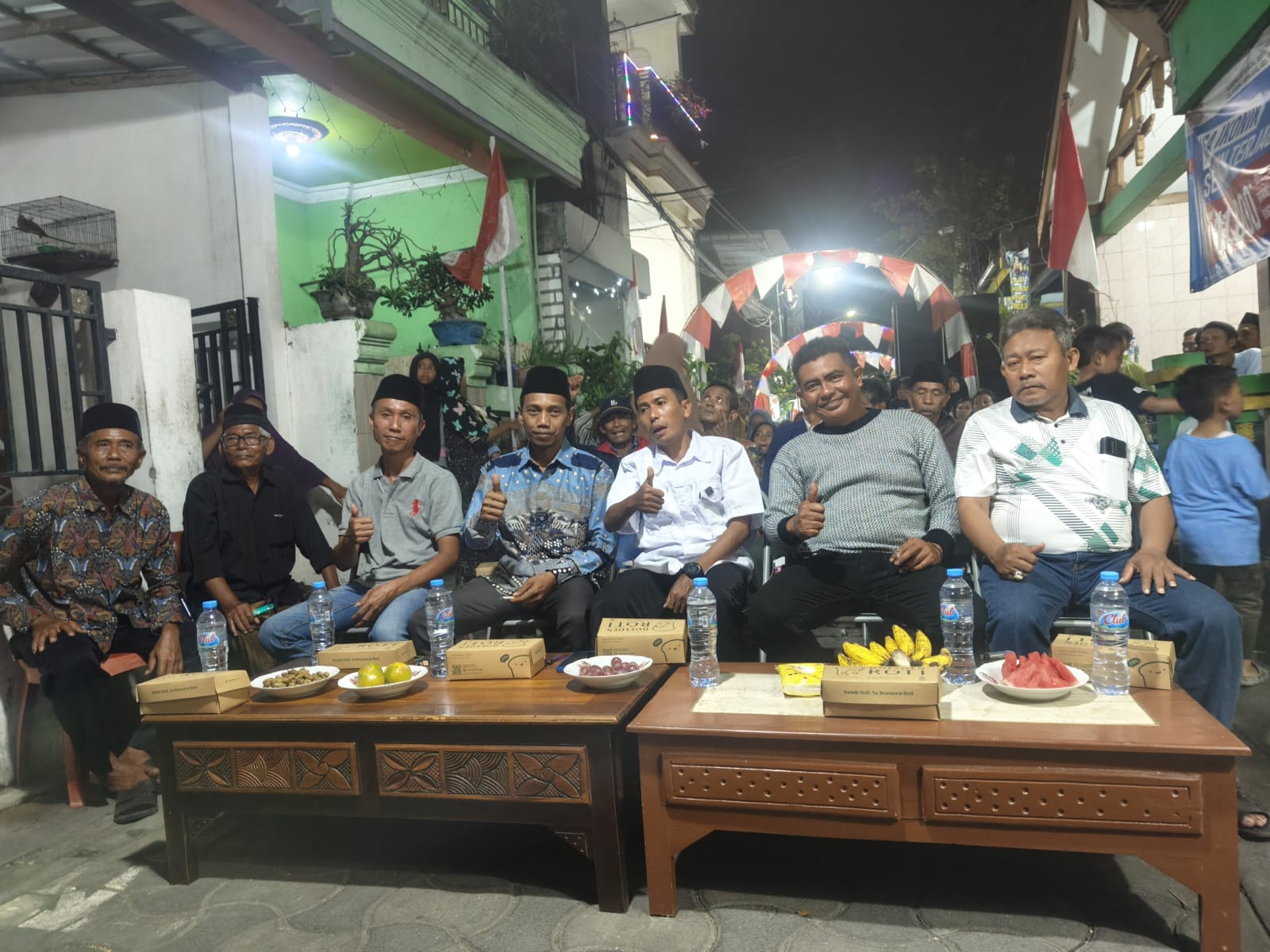 Keterangan Gambar: Warga Tambak Asri Gang 29 Surabaya menggelar malam puncak HUT RI Ke-80