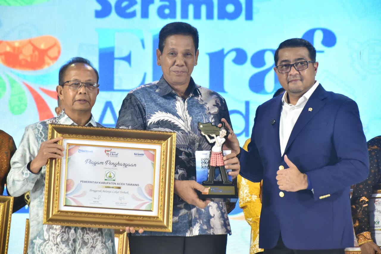 Keterangan Gambar: Pemerintah Kabupaten Aceh Tamiang menerima anugerah Serambi Ekraf Awards 2025