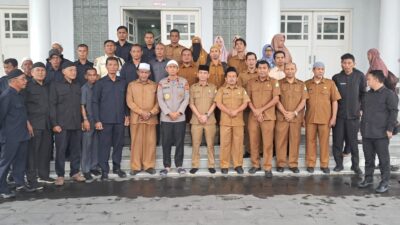 Keterangan Gambar: Kapolda Aceh Brigjen Pol Marzuki Ali Basyah bersama jajaran pengurus Masjid Raya Baiturrahman
