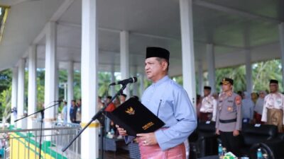 Keterangan Gambar: Bupati Aceh Tamiang, Irjen Pol. (Purn) Drs. Armia Pahmi, MH, bertindak sebagai Pembina Upacara