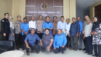Keterangan Gambar: Kapolda Aceh Brigjen Marzuki Ali Basyah melalui Kabid Humas Kombes Joko Krisdiyanto bersama insan pers