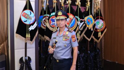 Keterangan Gambar: Kapolda Aceh Marzuki Ali Basyah Resmi Sandang Pangkat Irjen