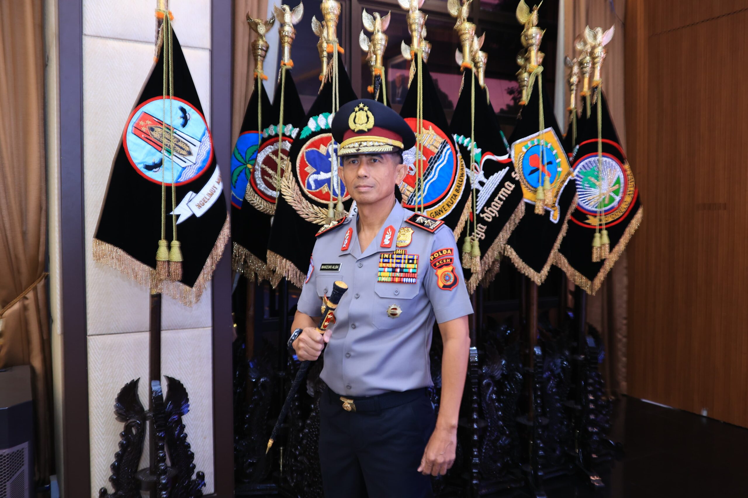 Keterangan Gambar: Kapolda Aceh Marzuki Ali Basyah Resmi Sandang Pangkat Irjen