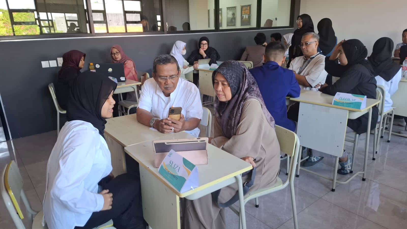 Suasana saat siswa SMP SAIM mempresentasikan rencana kariernya di hadapan orang tua masing-masing.