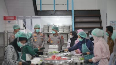 Kapolda Aceh Irjen Pol. Marzuki Ali Basyah meninjau Satuan Pelayanan Pemenuhan Gizi (SPPG)