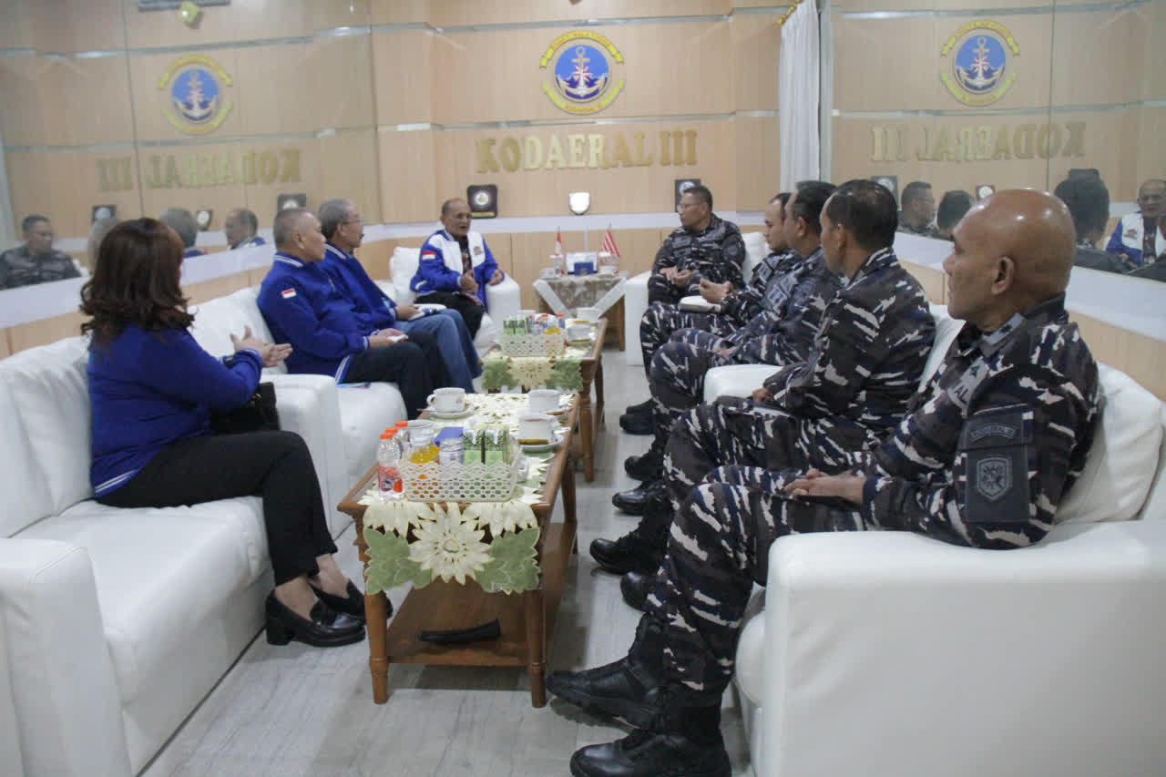 Ketua Himpunan Nelayan Seluruh Indonesia (HNSI) Laksmana TNI ( Purn ) Sumarjono berkunjung ke MAKO DAERAL 3