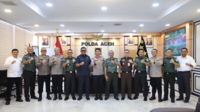 Basyah menerima audiensi Pangdam Iskandar Muda (IM) yang baru, Mayjen TNI Joko Hadi Susilo, dan Kajati Aceh Yudi Triadi di ruang kerjanya