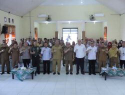 Pemkab Aceh Tamiang Serahkan Kartu BPJS Ketenagakerjaan Hasil Iuran DBJ Sawit