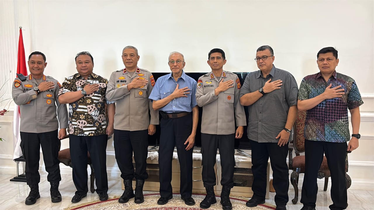 Kapolda Aceh Irjen Marzuki Ali Basyah bersama Wakapolda Brigjen Ari Wahyu Widodo melaksanakan silaturahmi dengan Wali Nanggroe
