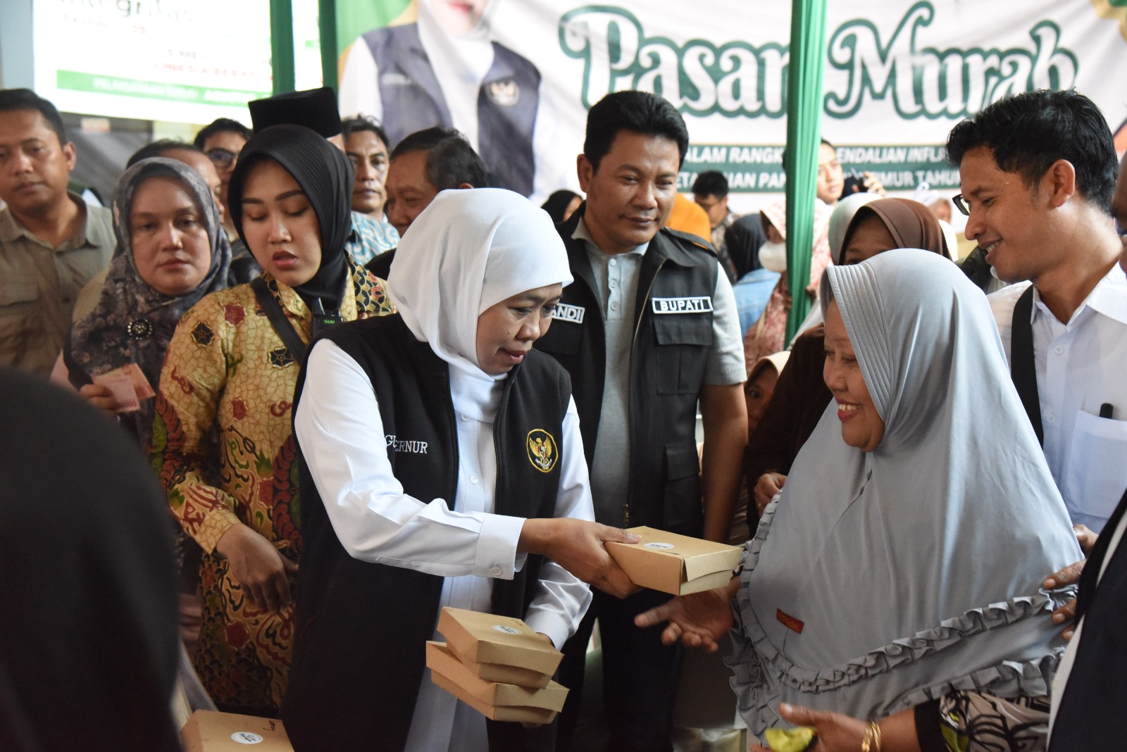 Bupati Sidoarjo Kembali Dampingi Gubernur Jatim Tinjau Pasar Murah